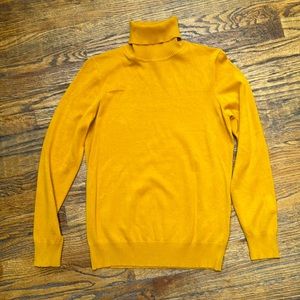 Gold turtle neck size M
